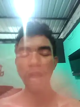 Reynold2608 online show from April 2026 04:33:02 PM