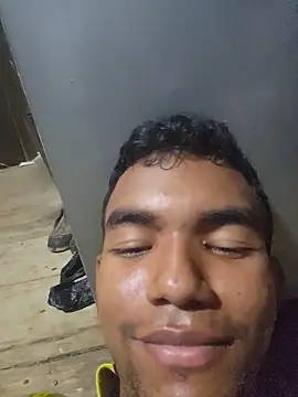 Reynold2608 online show from May 2026 01:47:02 AM