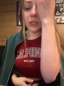 Snapshot of Sunny___Bunny chatting on May 2026 12:23:01 PM Sunny Bunny online show from May 2026 12:23:01 PM