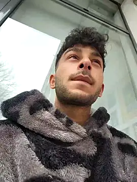 Snapshot of Iulianmarius12 chatting on March 2025 11:33:01 AM Iulianmarius12 online show from March 2025 11:33:01 AM