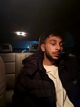 Snapshot of Iulianmarius12 chatting on February 2026 09:05:02 PM Iulianmarius12 online show from February 2026 09:05:02 PM