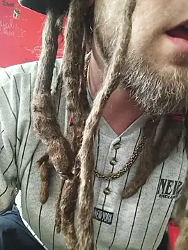 Snapshot of Ozomitro chatting on July 2026 04:11:01 PM Ozomitro online show from July 2026 04:11:01 PM