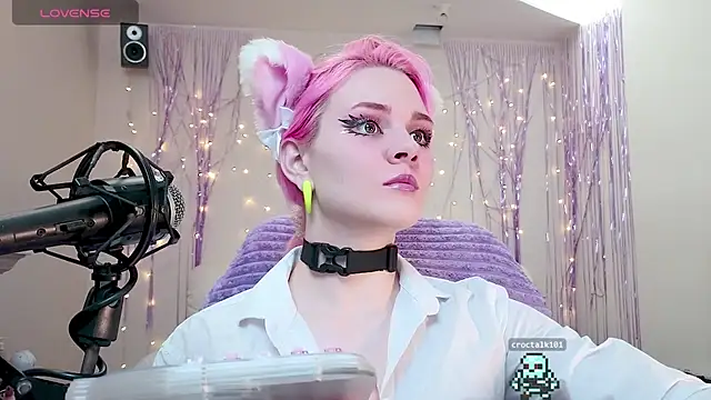 Snapshot of One_Moment_ chatting on December 2024 03:37:02 AM One Moment online show from December 2024 03:37:02 AM