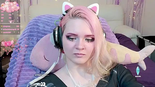 Snapshot of One_Moment_ chatting on December 2024 10:00:01 PM One Moment online show from December 2024 10:00:01 PM