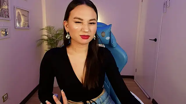 Snapshot of margeriTirell chatting on December 2025 08:45:02 AM margeriTirell online show from December 2025 08:45:02 AM