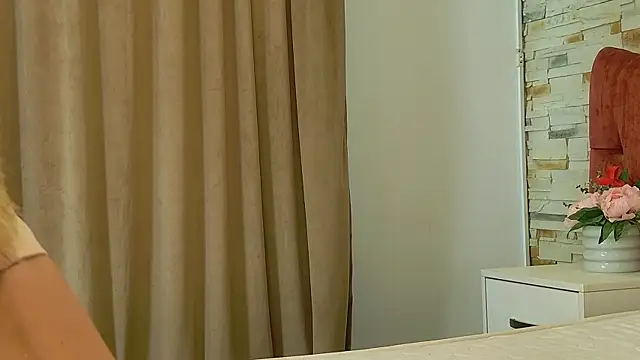 LaurynCopper online show from September 2025 07:32:02 AM