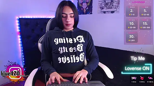 Skyler  blue4 online show from November 2025 09:03:02 PM