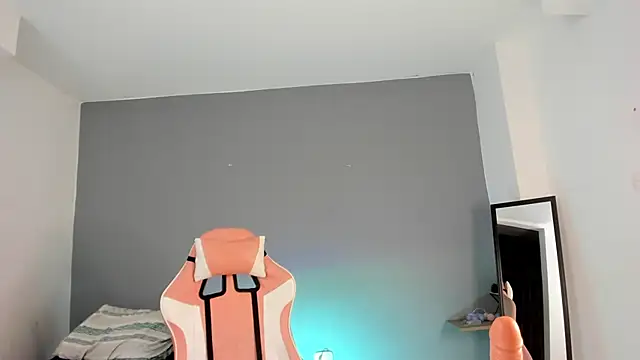 gwen ashly online show from January 2025 09:37:01 PM