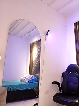 gwen ashly online show from September 2025 08:52:01 PM