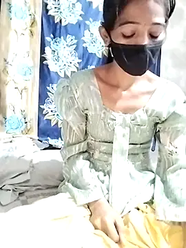 Snapshot of Cute-Ridhima chatting on February 2025 05:37:01 AM Cute-Ridhima online show from February 2025 05:37:01 AM