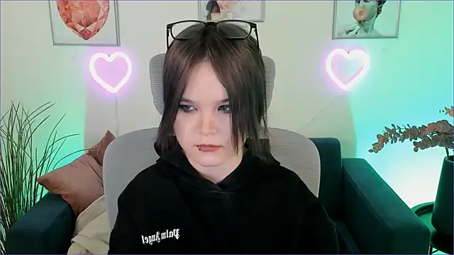 Elainebeness online show from December 2024 04:36:01 PM