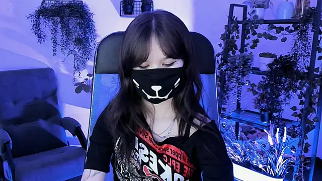 Elainebeness online show from April 2026 04:26:02 PM