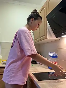 PoppyRobinson online show from December 2024 08:05:01 AM