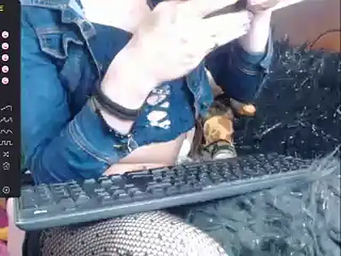 Snapshot of lorenitha_20 chatting on January 2025 10:52:02 AM lorenitha 20 online show from January 2025 10:52:02 AM