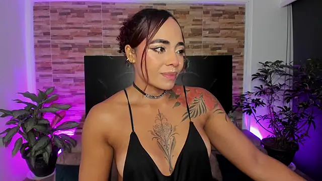 Snapshot of emilyfitness chatting on June 2026 12:00:01 AM emilyfitness online show from June 2026 12:00:01 AM