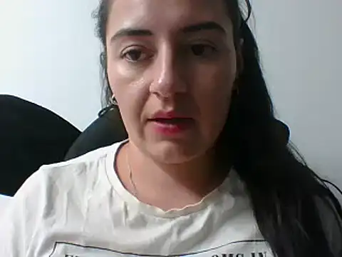  karlie kloss  online show from February 2025 12:08:02 AM