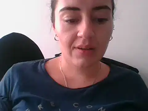  karlie kloss  online show from February 2025 09:17:02 PM