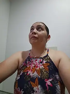 Snapshot of MirandaSoto chatting on June 2026 03:44:02 AM MirandaSoto online show from June 2026 03:44:02 AM