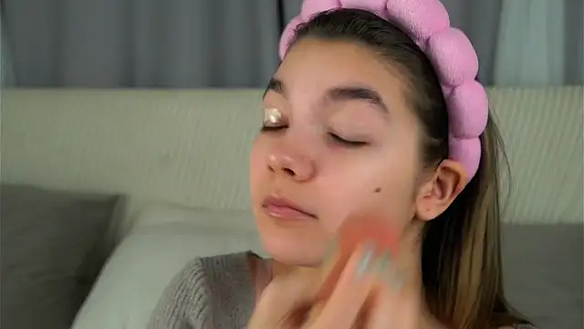 VeronaAppleberry online show from October 2025 11:32:02 AM