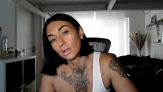 IntiMia online show from October 2025 07:08:01 AM