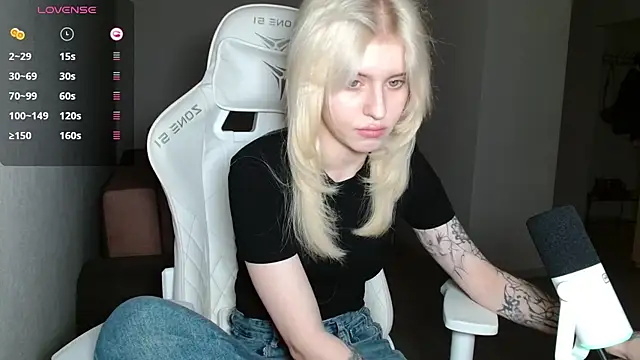 LizaKisses online show from October 2025 04:05:02 PM