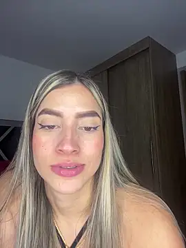 Snapshot of Issabela_G1 chatting on December 2024 09:18:02 AM Issabela G1 online show from December 2024 09:18:02 AM