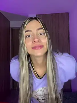 Snapshot of Issabela_G1 chatting on December 2024 06:40:01 AM Issabela G1 online show from December 2024 06:40:01 AM