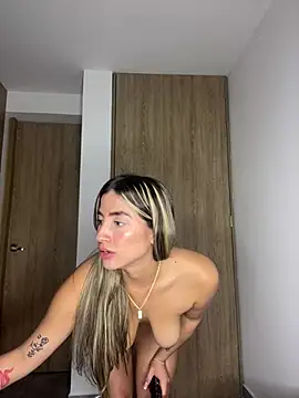 Snapshot of Issabela_G1 chatting on December 2024 08:15:02 AM Issabela G1 online show from December 2024 08:15:02 AM