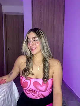 Snapshot of Issabela_G1 chatting on January 2025 04:11:02 AM Issabela G1 online show from January 2025 04:11:02 AM