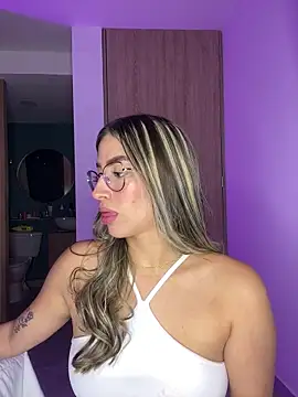 Snapshot of Issabela_G1 chatting on January 2025 03:47:01 AM Issabela G1 online show from January 2025 03:47:01 AM