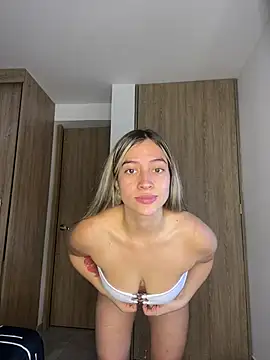 Snapshot of Issabela_G1 chatting on January 2025 03:57:02 PM Issabela G1 online show from January 2025 03:57:02 PM