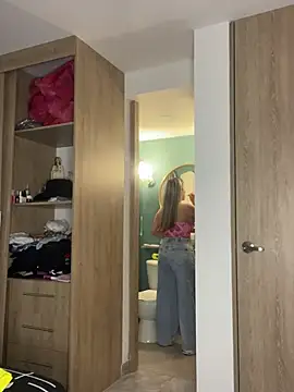 Snapshot of Issabela_G1 chatting on January 2025 01:32:01 AM Issabela G1 online show from January 2025 01:32:01 AM