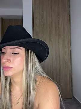 Snapshot of Issabela_G1 chatting on February 2025 07:47:02 AM Issabela G1 online show from February 2025 07:47:02 AM