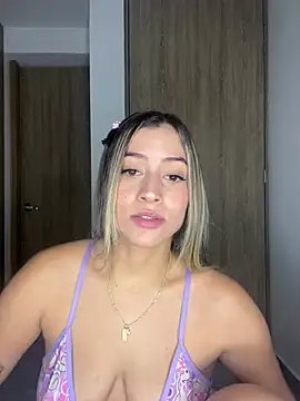 Snapshot of Issabela_G1 chatting on February 2025 02:56:01 AM Issabela G1 online show from February 2025 02:56:01 AM