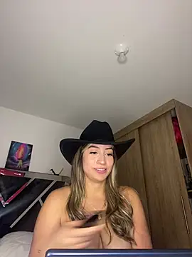 Snapshot of Issabela_G1 chatting on February 2025 05:58:02 AM Issabela G1 online show from February 2025 05:58:02 AM