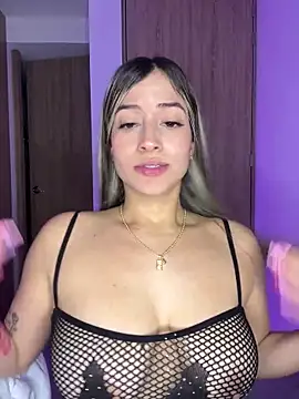 Snapshot of Issabela_G1 chatting on February 2025 03:35:01 AM Issabela G1 online show from February 2025 03:35:01 AM