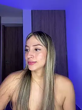 Snapshot of Issabela_G1 chatting on February 2025 07:34:01 AM Issabela G1 online show from February 2025 07:34:01 AM