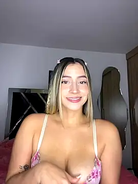 Snapshot of Issabela_G1 chatting on September 2025 11:07:01 PM Issabela G1 online show from September 2025 11:07:01 PM