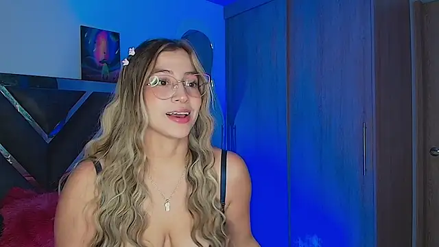 Snapshot of Issabela_G1 chatting on November 2025 12:47:01 AM Issabela G1 online show from November 2025 12:47:01 AM