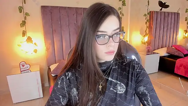 Charlotte Olsen  online show from October 2025 02:07:02 PM