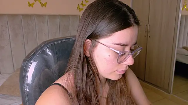 Charlotte Olsen  online show from June 2026 07:48:01 PM