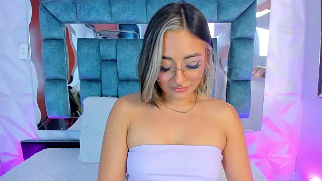 Nanda Vixen online show from January 2025 11:00:02 PM