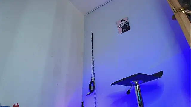 amber  blair online show from November 2025 08:40:01 PM