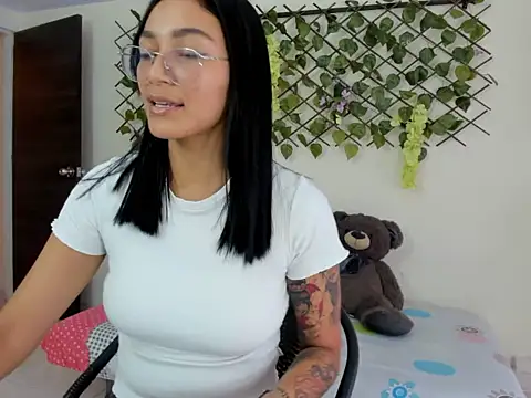 ASIAM BRUNET online show from September 2025 06:13:02 PM