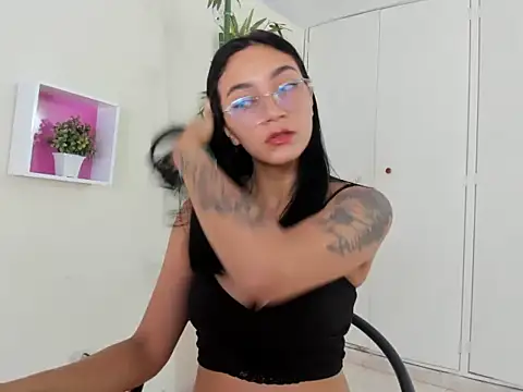 ASIAM BRUNET online show from October 2025 02:30:01 PM