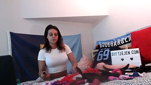 Dif-tjejen online show from February 2025 07:55:01 PM