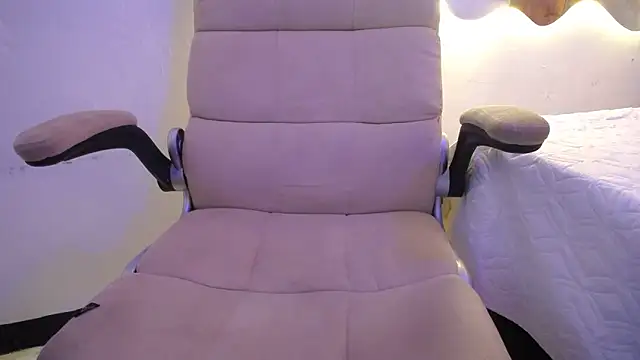 LAURA SMIITH online show from March 2025 05:21:02 AM