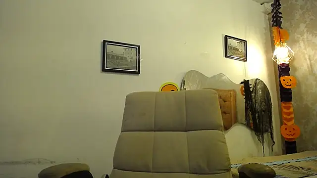 LAURA SMIITH online show from October 2025 06:48:01 PM