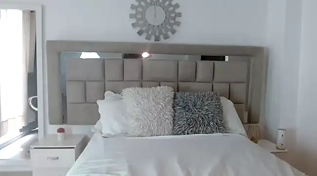 Snapshot of zoecruzz chatting on December 2024 02:17:02 PM zoecruzz online show from December 2024 02:17:02 PM