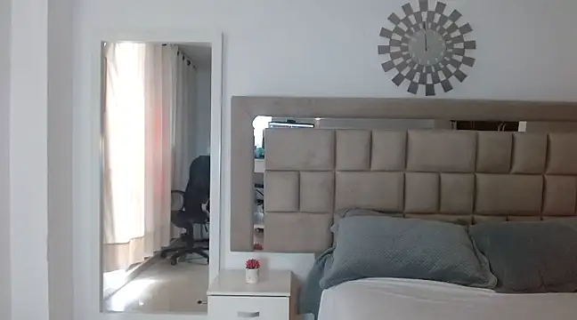 Snapshot of zoecruzz chatting on January 2025 05:12:02 PM zoecruzz online show from January 2025 05:12:02 PM